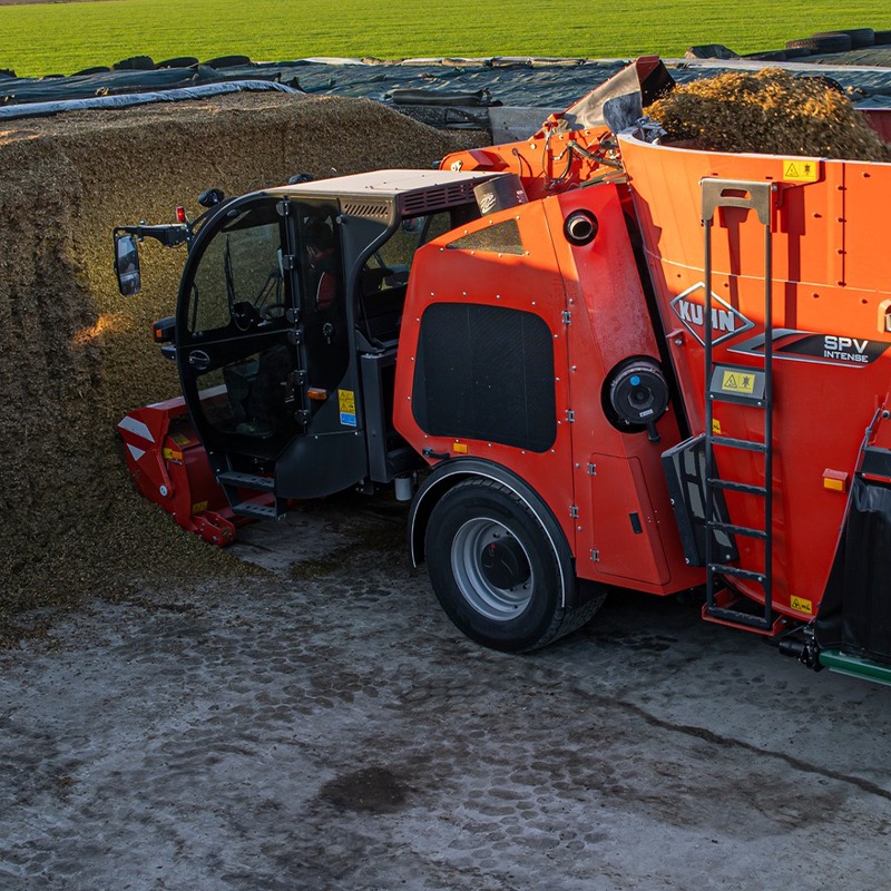 Kuhn mélangeuses trainées, automotrices et stationnaires