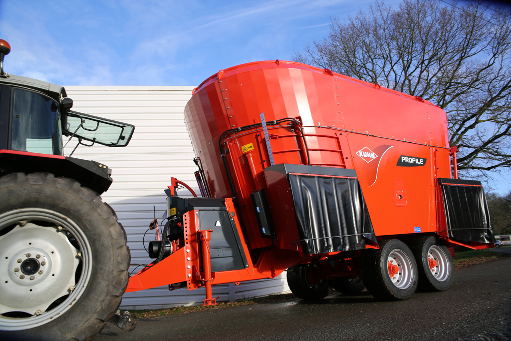 Kuhn mélangeuses trainées, automotrices et stationnaires
